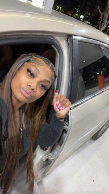 Nicky, 21  female escort, Concord